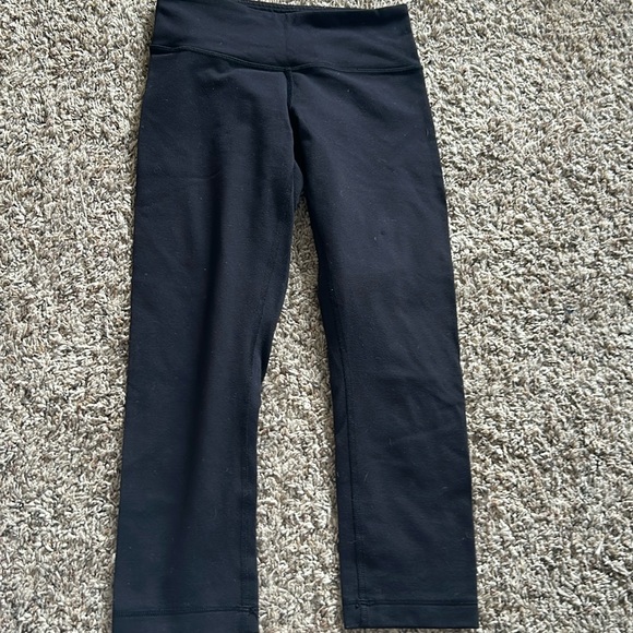 Black capri lulu lemon leggings size 2 - Picture 1 of 3